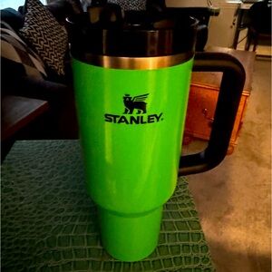 Strangle neon green 40oz